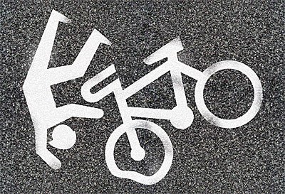 guardiacivil's tweet photo. A veces, para salvar una vida solo tienes que alejarte un poco más. ¡Así de simple!
Al adelantar a un ciclista 🚴, deja 1,5 m. #DaleVida https://t.co/h0PxU2pIQu