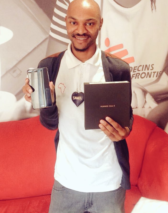 nenezy's tweet photo. Delivered this morning at the office.. Thank you sooooo much for this Awesome device! I can't put it down!! 😭😭 @cnbcafrica @HuaweiZA #Mate9 https://t.co/8ltRYgbRdI