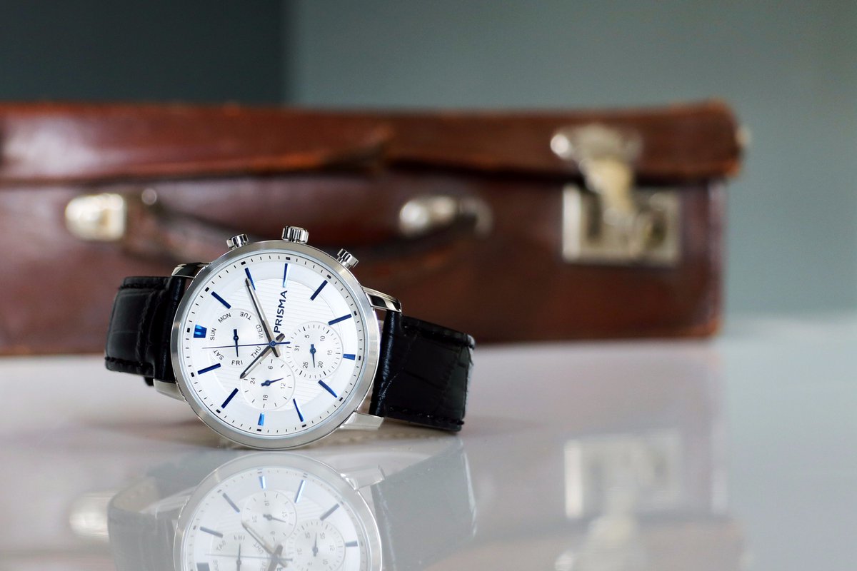 It feels good to be lost in the right direction. Are you #Lookingforward to pack your bags? #Yourmoment #Prisma #horloges #watches