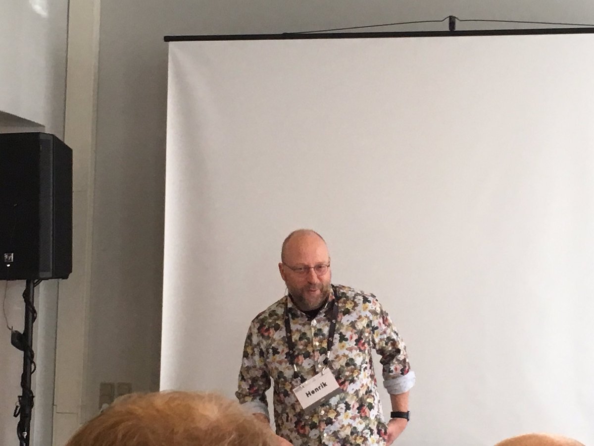 joachim_online's tweet photo. You might not know the face but will know the voice #harddisken #DanskeiDeer17 https://t.co/gfu8cib3UN
