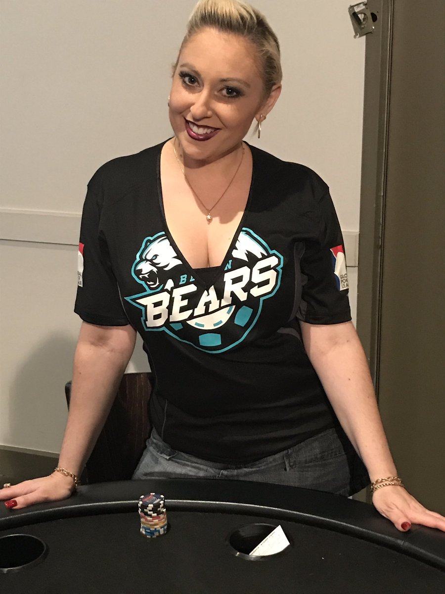 GiigiiFabulous's tweet photo. Channelling that @BLNBears rungood for tonight's live game! @gpl #letsbink #Fabmilitia @jeffgrosspoker https://t.co/gXk29SNX0y