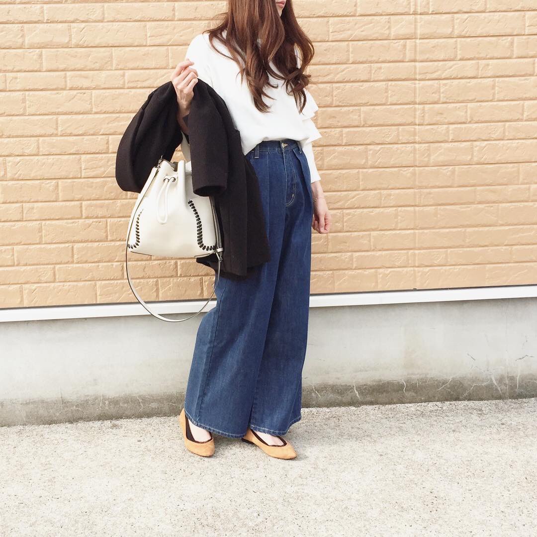 SavE6YT's tweet photo. 袖の三段フリル可愛い❤️
タックワイドパンツは丈感もぴったりで履きやすい👏👏
#コーディネート #ファッション #タックワイドパンツ #フリ��ニット #ワイドスリーブニット #チェスターコート #モデル https://t.co/13ZuDnySkW