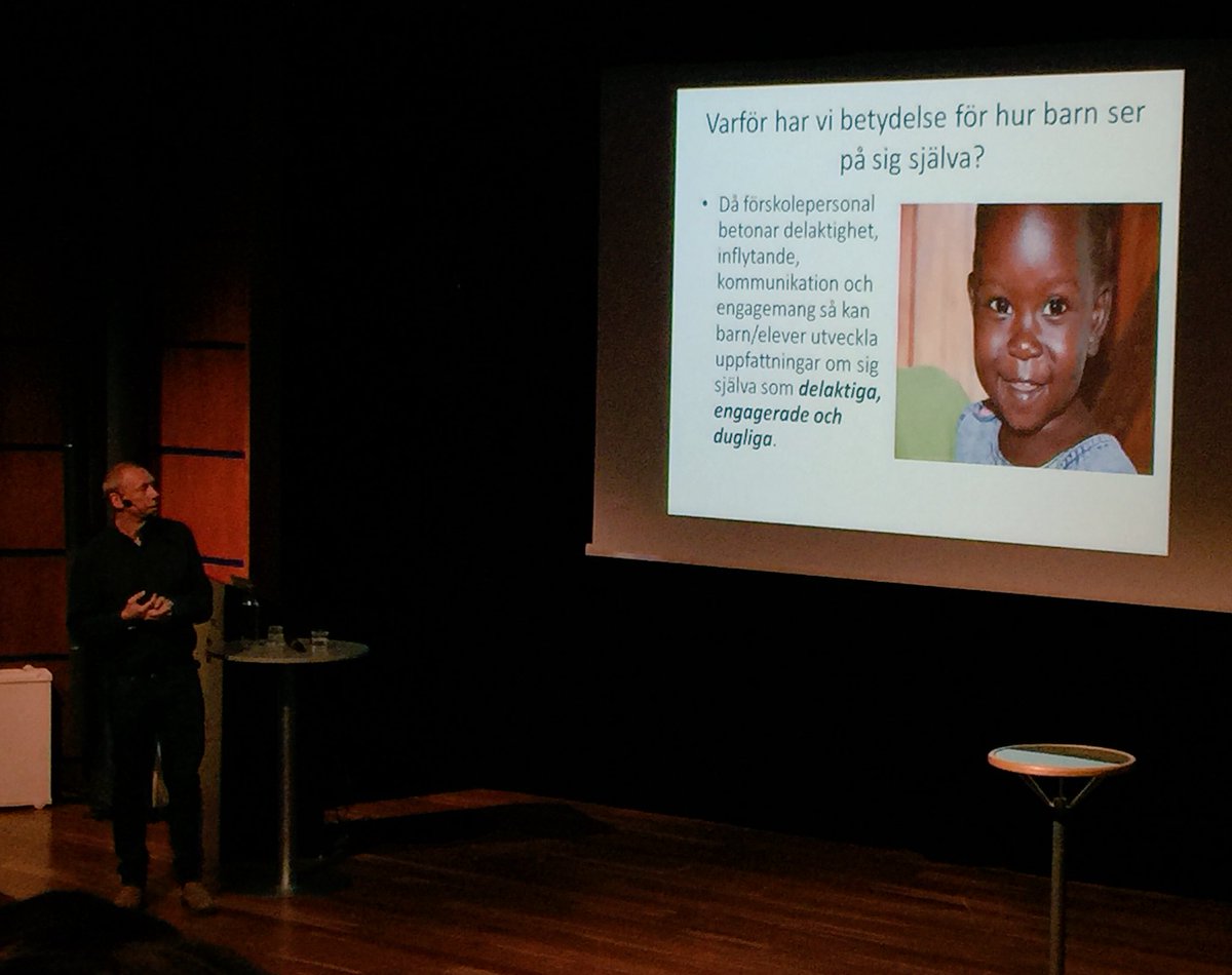 LenLoof's tweet photo. Alla förskolechefer i Gbg stad har kompetensutvecklingsdag. Just nu lyssnar vi till Sven Persson från Malmö högskola. #gbgstad https://t.co/mF5omkOpHu