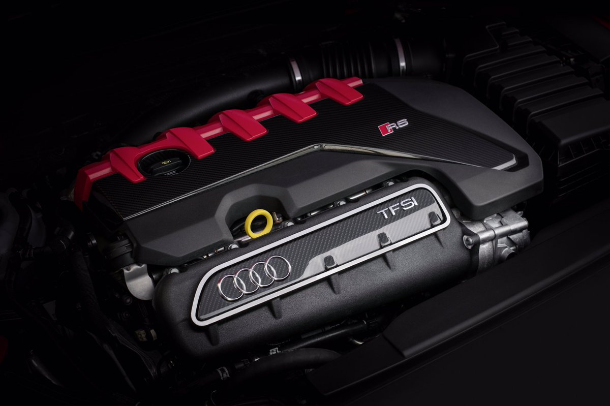 AudiUKPress's tweet photo. #NewRS3 aluminium inline five has +33PS (max. 7,000rpm) & 15 more Nm of torque (1,700 - 5,850rpm). The engine itself is less than 50cm long https://t.co/2A2o74DtUQ