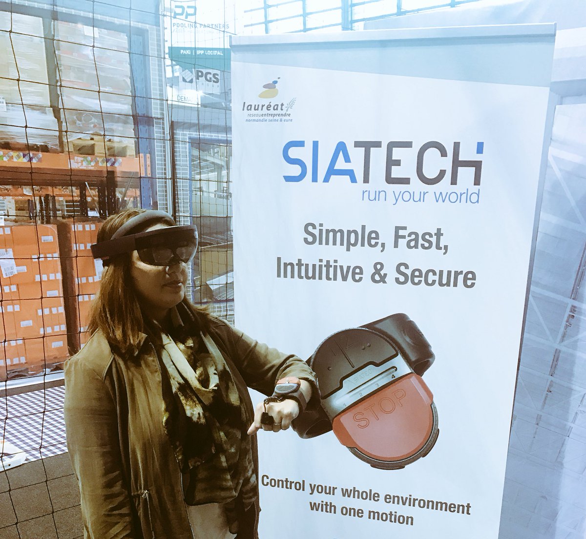 #sitl17 venez tester le dispositif de control des ponts roulants de <a href="/Siatech_SAS/">SIAtech</a> en #VR au stand D91