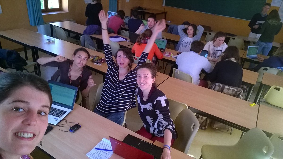 Archibald_AE's tweet photo. Préparation des Live de 12h #CulturesAssociées et de13h #Maraîchage par les étudiants @supagro #MoocAE #Agroécologie https://t.co/du30rUqt25