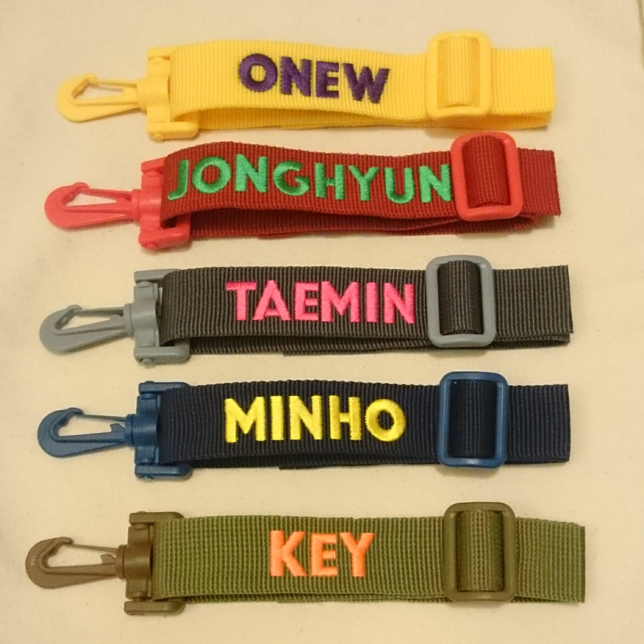 SHINee  ネームタグ・バッチ C68w08gWwAAYA6F.jpg:large