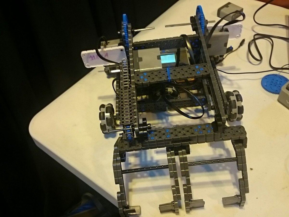 FalliElectronic's tweet image. Fallibroom vex A team in the pits ready for inspection