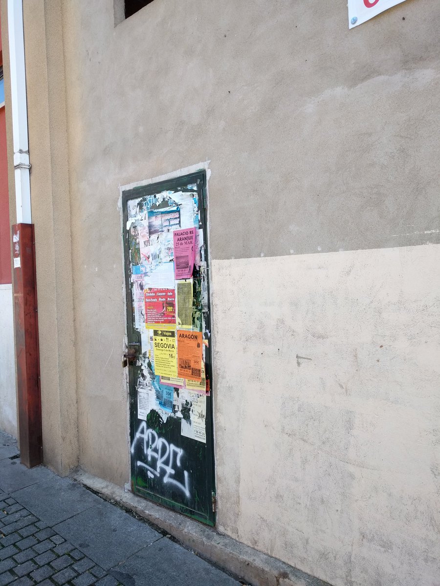 destrozaBURGOS's tweet photo. La suciedad no está solo en los papeles del suelo

#BurgosCiudadSucia
#DestrozaEsBurgos https://t.co/E3PXnr4PBe