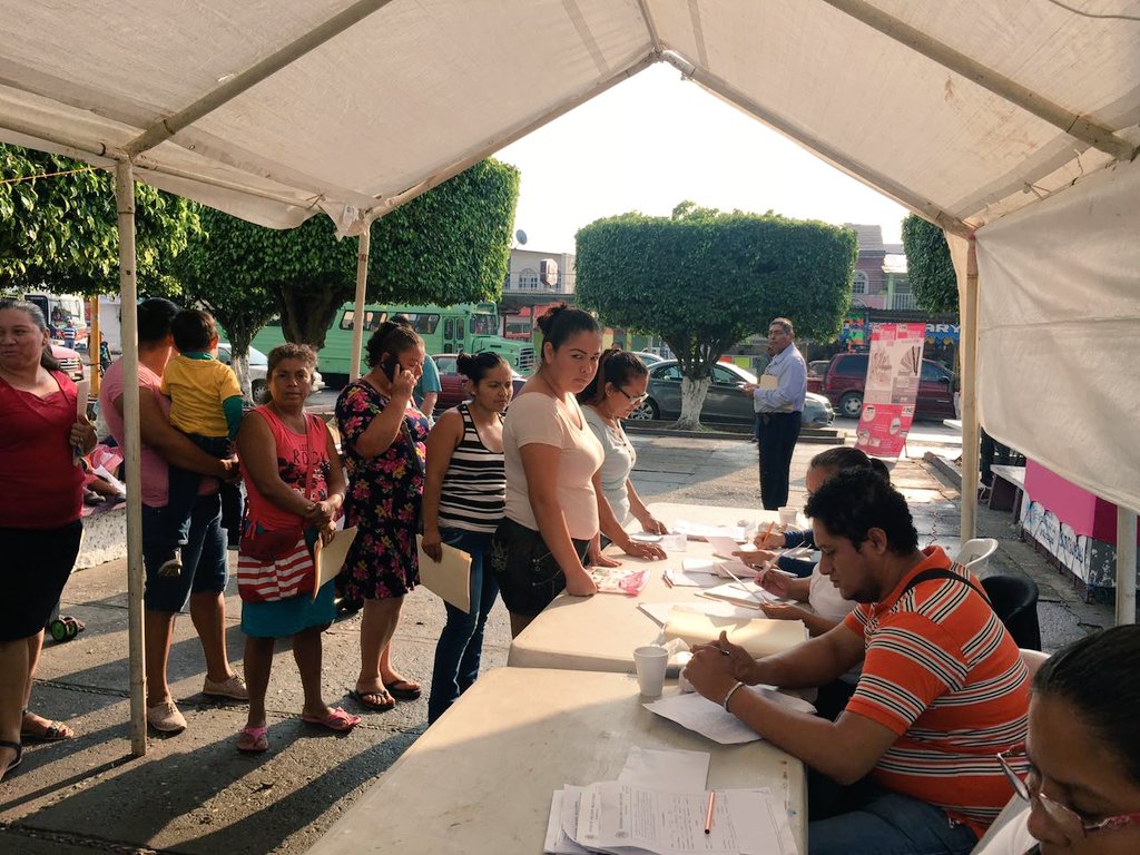 TabascoJavier's tweet photo. Buscamos con nuestra atención llegar al ciudadano más necesitado, lograr un gobierno práctico y cercano a su gente. #Comalcalco https://t.co/Vdaj1i3X5u
