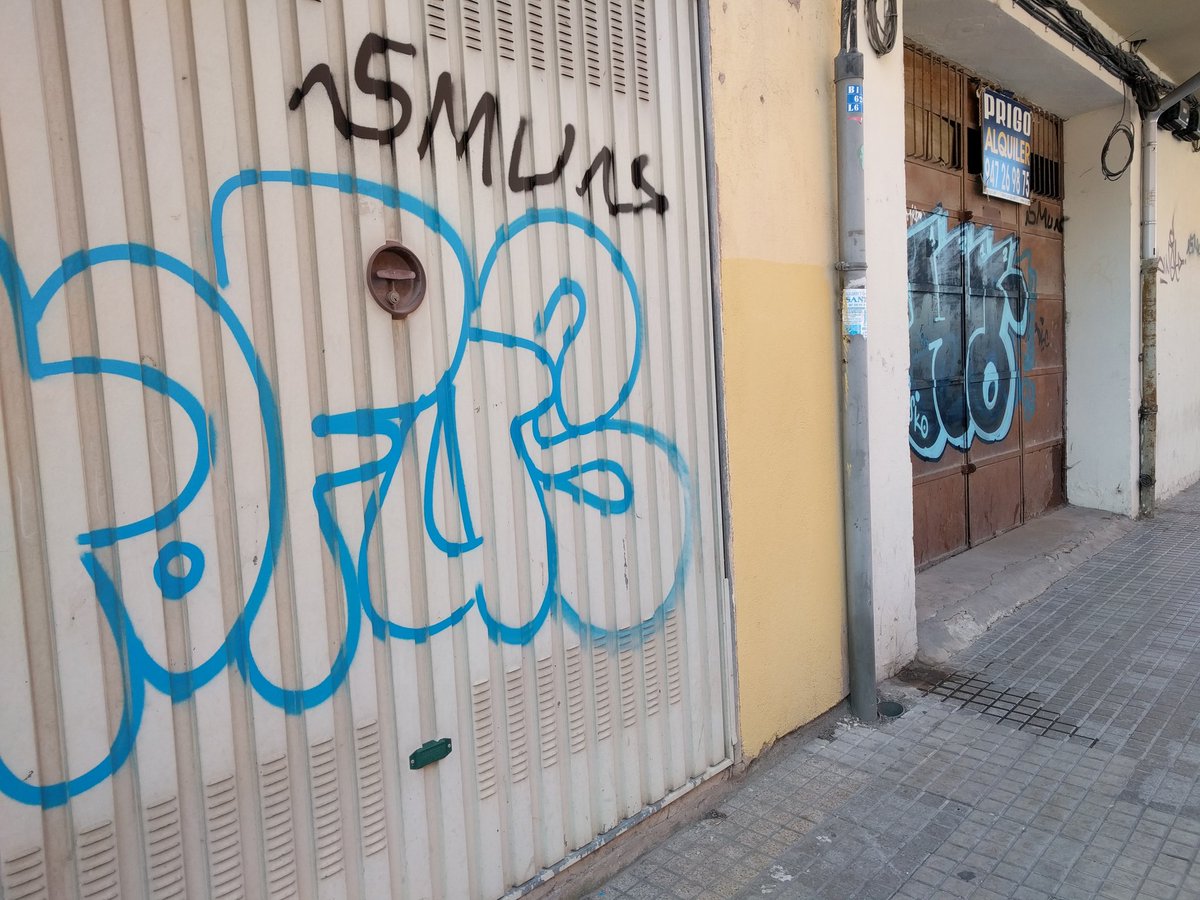 destrozaBURGOS's tweet photo. La suciedad no está solo en los papeles del suelo

#BurgosCiudadSucia
#DestrozaEsBurgos https://t.co/fzoVavA1VF