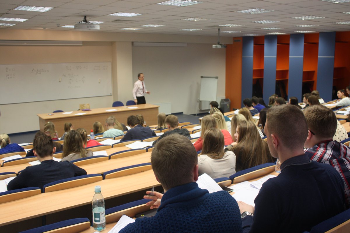 Bankuaugstskola's tweet image. Ja vēlies sagatavoties centralizētajiem eksāmeniem matemātikā – piesakies uz kursiem pie Daiņa Kriķa -  ej.uz/kursiBA