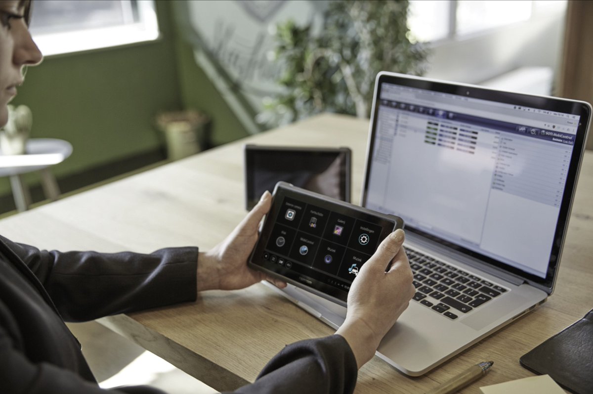 WebfleetIberia's tweet photo. ¡Nueva colaboración!TomTom Telematics y @SOTI_Inc se unen para ayudar a las empresas con flotas a ser más eficaces https://t.co/FG1wSLr194 https://t.co/DwbDhhHK3P