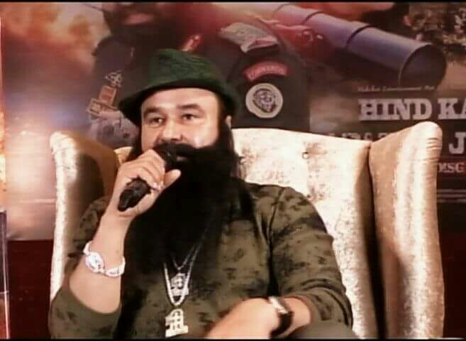 Insan8408's tweet photo. @Gurmeetramrahim 
चंगा लग्गे ना कुछ विच इस संसार सज्जणा
दिल लगदा नहीं तेरे बिना
तूं आके लैलै सार सज्जणा
Missing U Papa😭😭
#CelebrateHKNKJ https://t.co/vVbTLL17sB
