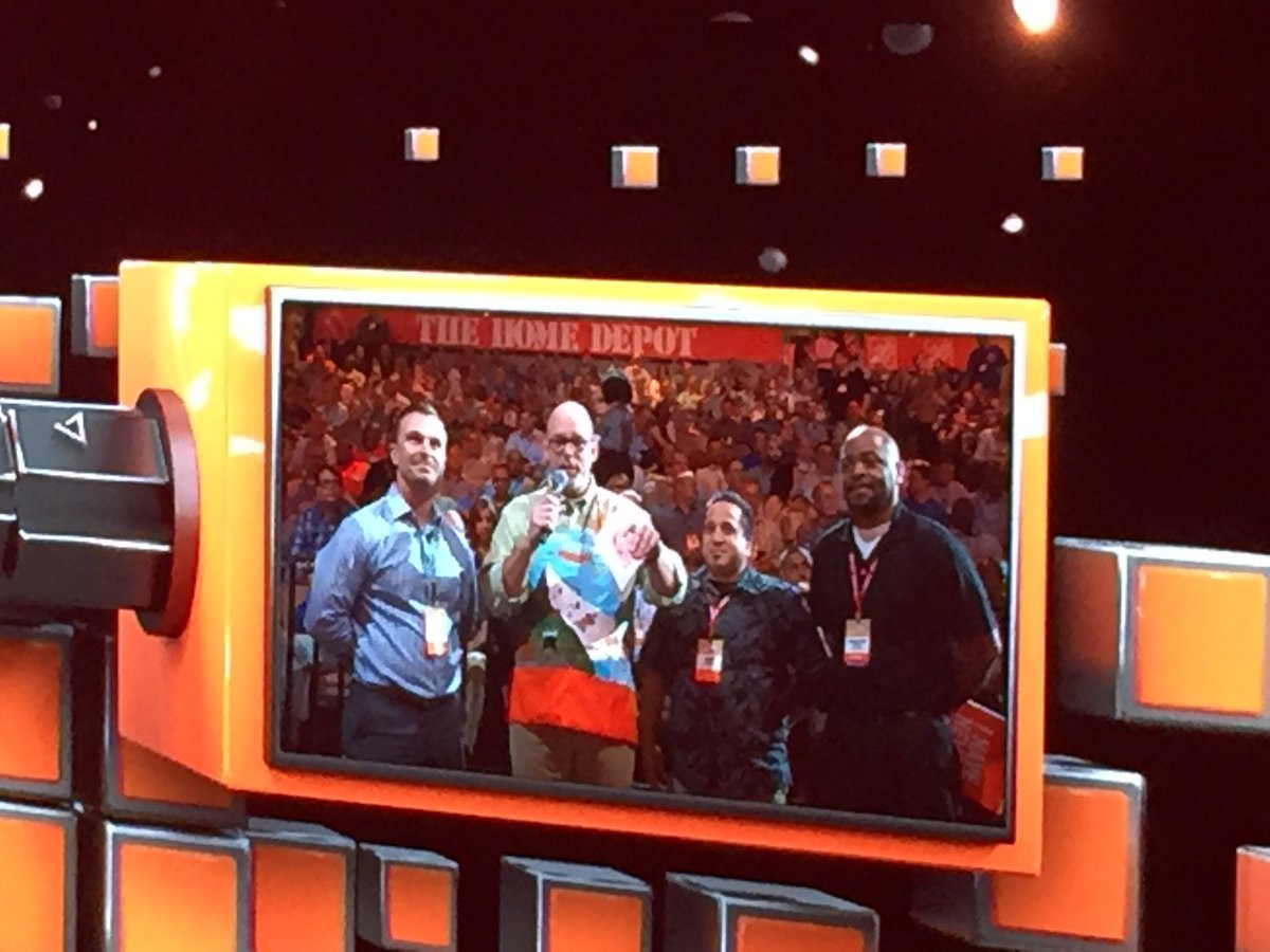DavidGormanHD's tweet photo. @Brad_Peebles representing at 2017 Store Managers Meeting! https://t.co/7kf3dCRW5W