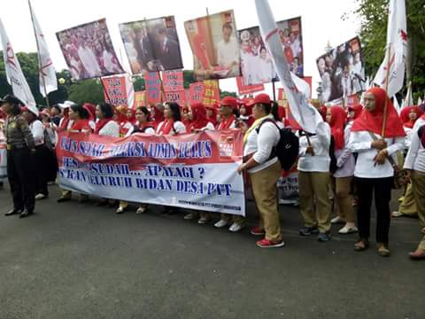 antiesriyahooc2's tweet photo. Diskriminasi CPNS Bidan Desa PTT, Adalah Kekejaman Negara https://t.co/klrH1ZpJg7 cc Presiden @jokowi @KSPgoid @wiranto1947 @asmanabnur2016 https://t.co/Ts5eaJhIhy