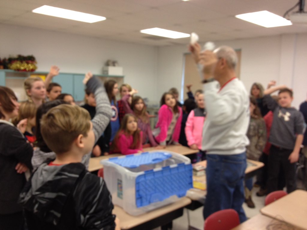 ssmithstc's tweet photo. Open &amp; closed circuits with Mr. Geisert for science Wednesday! Which is which? Ask our 4th graders @edgar_murray!! #stcr13 @CheriIngle202 https://t.co/xNgESIUsvn