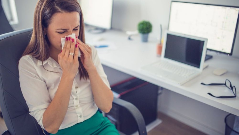 LifestyleHub1's tweet photo. How many sick days did you take last year? UK workers' sickness are at a record low via @BBCNews 🤒🙂 https://t.co/UyRX0DLi7u https://t.co/RImFAqRRYE