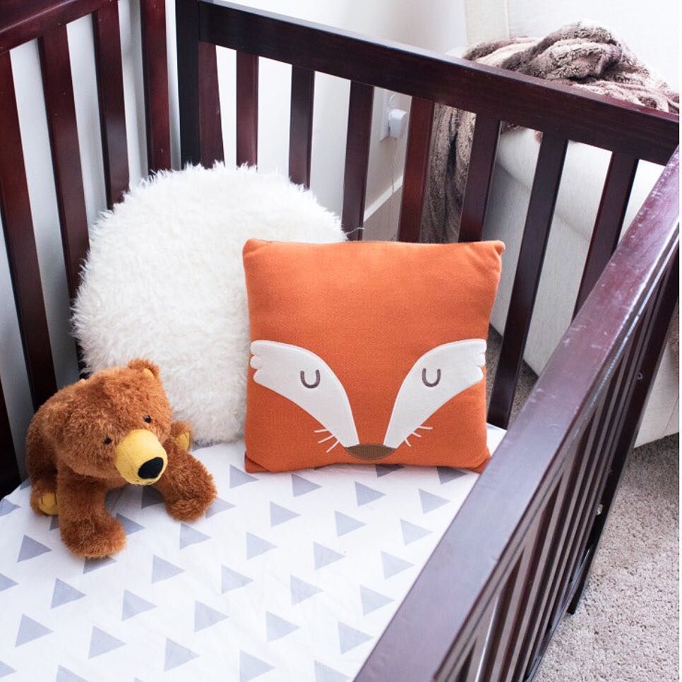 _SouthernMade's tweet image. These small details in Rohen's room are my favorite. If you missed the nursery reveal, hea… ift.tt/2mJaZin