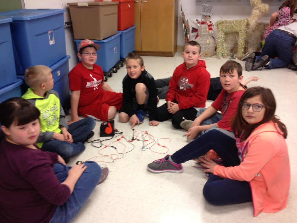 ssmithstc's tweet photo. Science Wednesday fun @edgar_murray with Mr. Geisert for open &amp; closed circuits!  @dkingston201 #stcr13 https://t.co/r2EoQhgC7F