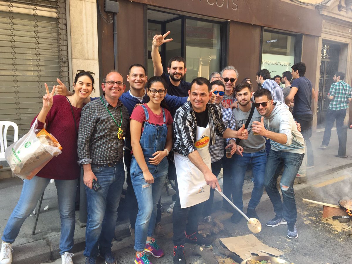conexamos's tweet photo. ¡A la espera del veredicto! ConexamosFallas en #PaellasStartups by @MyWigo_news #FallaClero #ConexamosPersonas https://t.co/O4sHXrib5k
