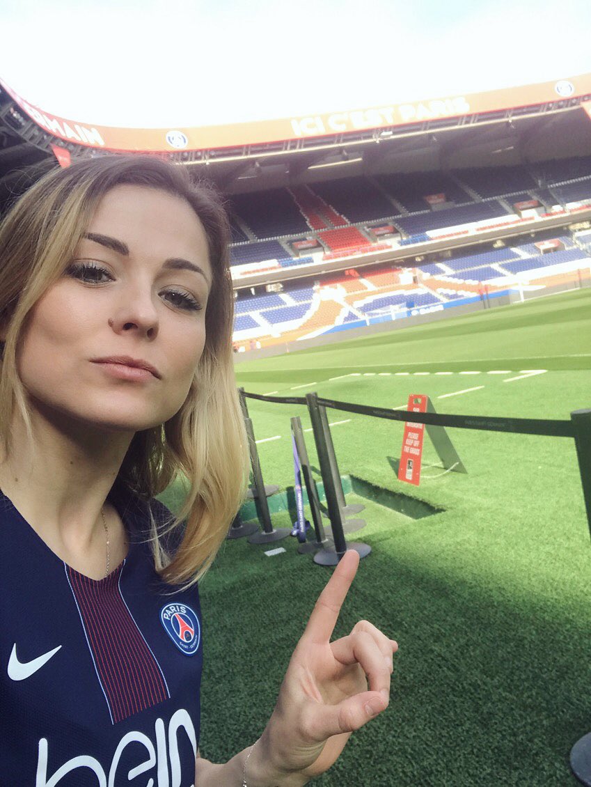 laureboulleau's tweet photo. Il n'est pas arrivé le jour où je cesserai d'aimer ces couleurs 💙❤
#onestlaaaa https://t.co/N13drmRViX