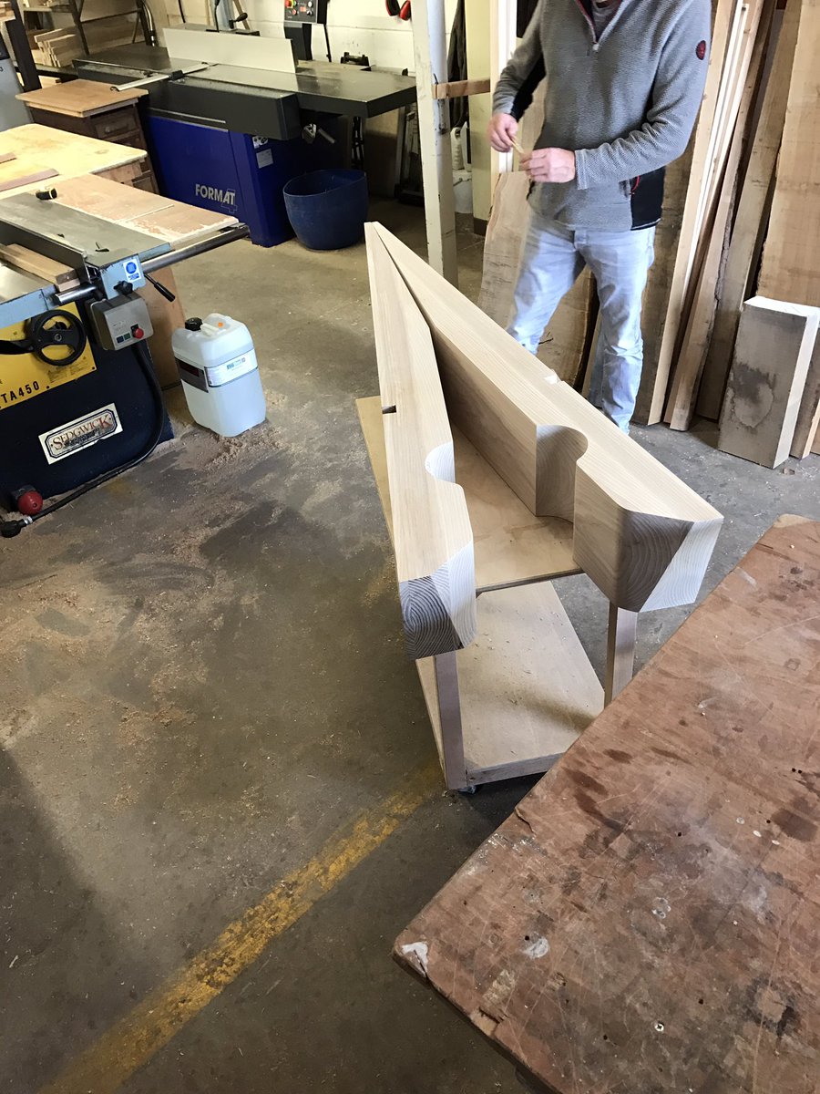 LJChairframes tweet media