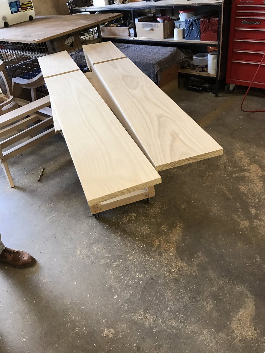 LJChairframes tweet media