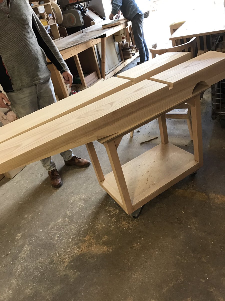 LJChairframes tweet media