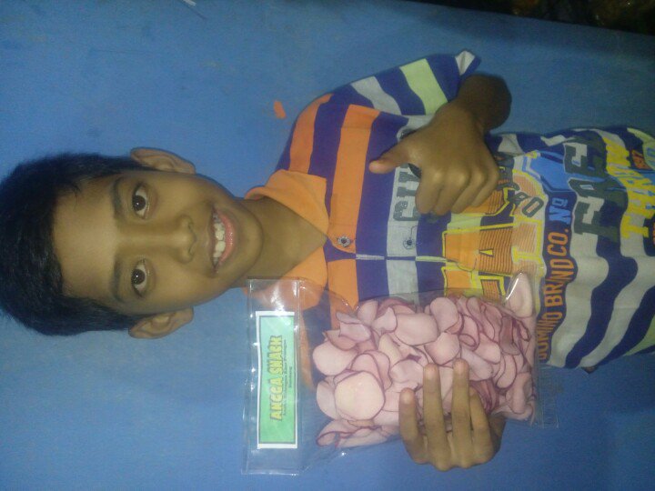 kuKayoe's tweet photo. #kulinerPWK By @warungpeuyeum1: ready to order krupuk buah anggur asli purwakarta https://t.co/hNNXOlqzsU