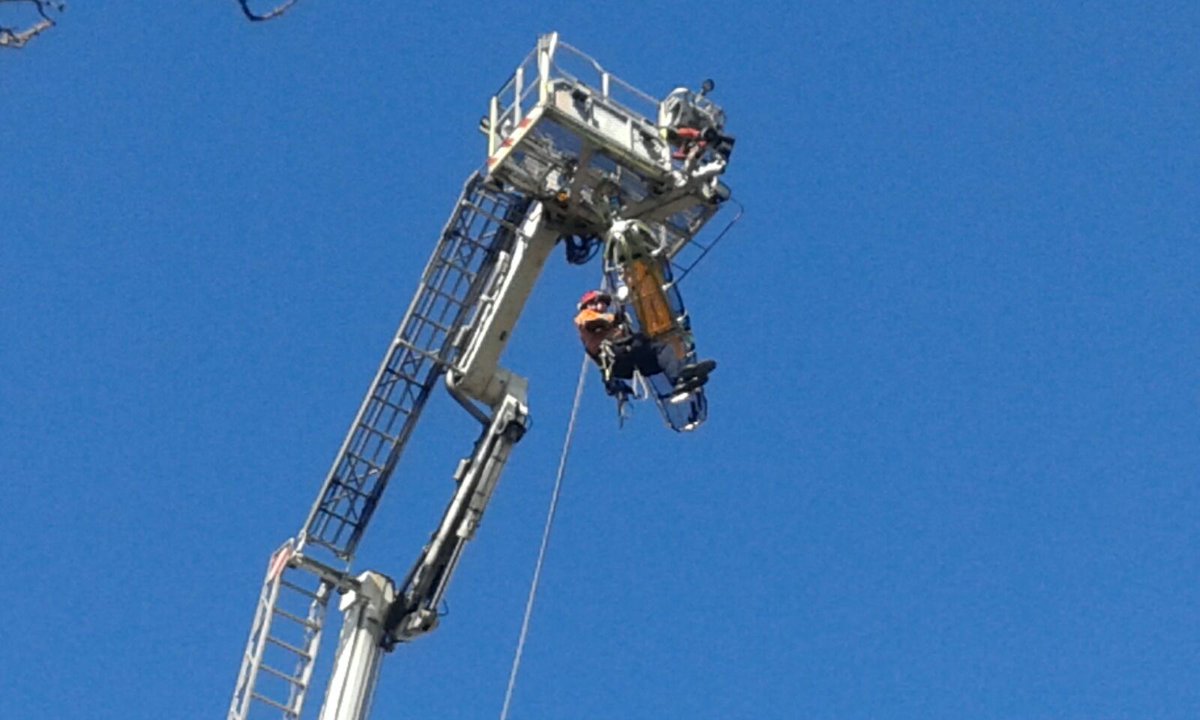 HantsIOW_USAR's tweet photo. USAR #techRope team and @Southsea24 ALP demonstrate the high deviation setup @portsmouthuni International Emergency Response @Hants_fire https://t.co/xna0oRTiOK
