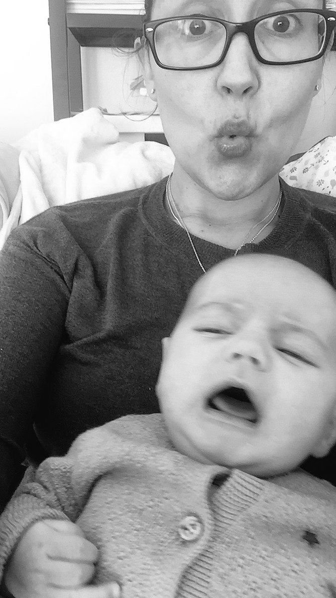 ClaraVivar's tweet photo. Este niño no me deja trabajar en el proyecto final de master... #mamaestudiante #tengounniñolloron @Nebrija https://t.co/tJ2Z7B6sAA