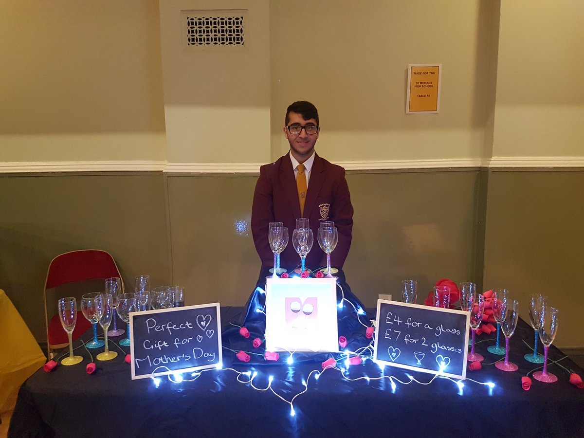 StMod_Opp's tweet photo. 'Made For You' all ready for the Young Enterprise Forthvalley Finals...hope you smash it! (Not the glasses) Good luck to all teams #YESFV17 https://t.co/IABdP8FfEM