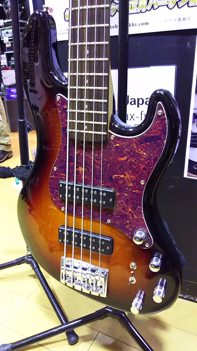 イケベ楽器ベースステーションリボレ秋葉原】 X JAPAN heathモデルFJB