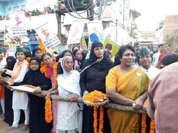 SimonSSharma's tweet photo. BJP's Paid Twitter Trolls caught hiding their true identity in UP.    ... https://t.co/gOr90rXcmz https://t.co/NTsAOizaEg
