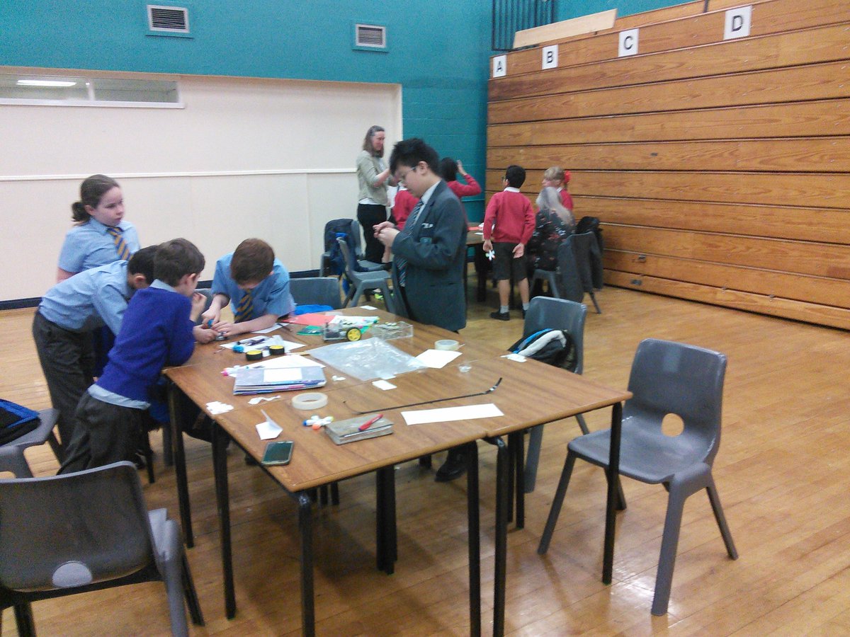 SharplesSchool's tweet photo. Year 5 putting their knowledge into practice what they have learnt. @OaksBolton @StPaulsBolton , @SharplesPrimary @LMcUnderwood#STEM #BeeBit https://t.co/MZl0A3twtR