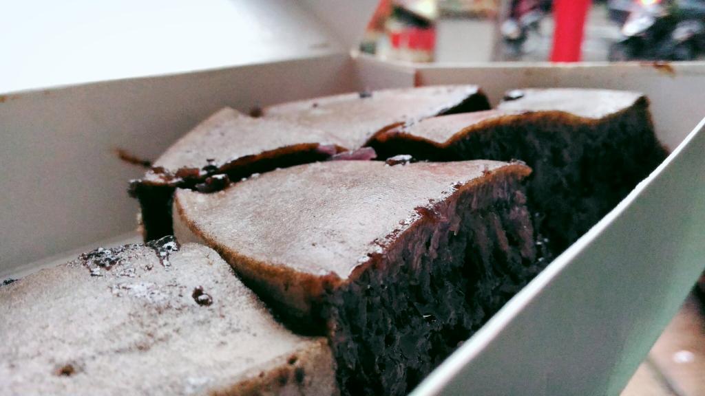 Shaffron_bdg's tweet photo. pilih mana red nutero atau tarcoreo?
order via gofood
 #bandungbermartabak https://t.co/NFuhcScLZQ