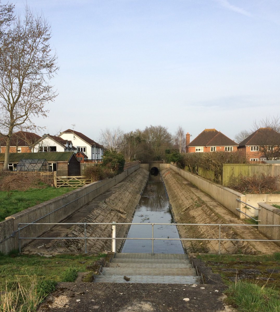 Laindon Barnes Flood Park #Laindon #concrete #water