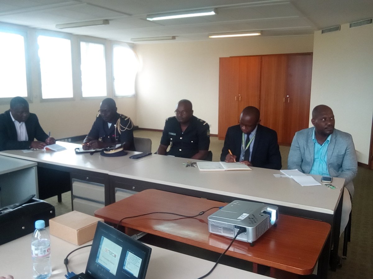 JUSTINTCOMM's tweet photo. #Gabon Présentation des solutions clés en mains de traque et géolocalisation en temps réel. https://t.co/7to1ULvCCY