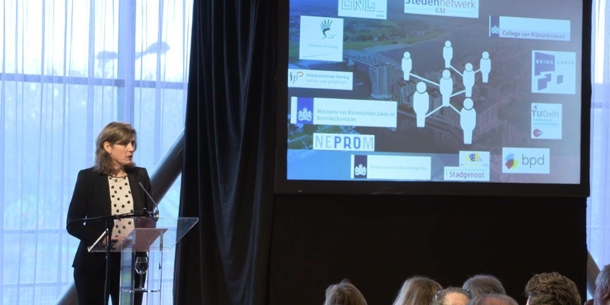 bpd_nl's tweet photo. Straks op MIPIM: Desiree Uitzetter over transformatieopgave van NL om 15.30 stand Holland Metropole. Check onderzoek:https://t.co/iT7Hioh5tp https://t.co/fBEslSQxNG