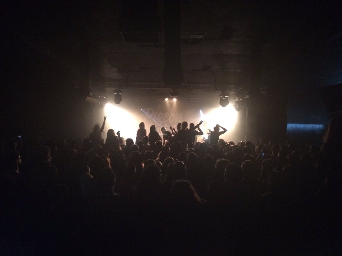 hessoundlight's tweet photo. Lighting Pigeon Detectives with @pigeonsofficial last night at @WedgewoodRooms using @ChamSysLtd #PCWing #Chamsys Top crew! @PIGEON_MATT https://t.co/vtZjAKFwZz