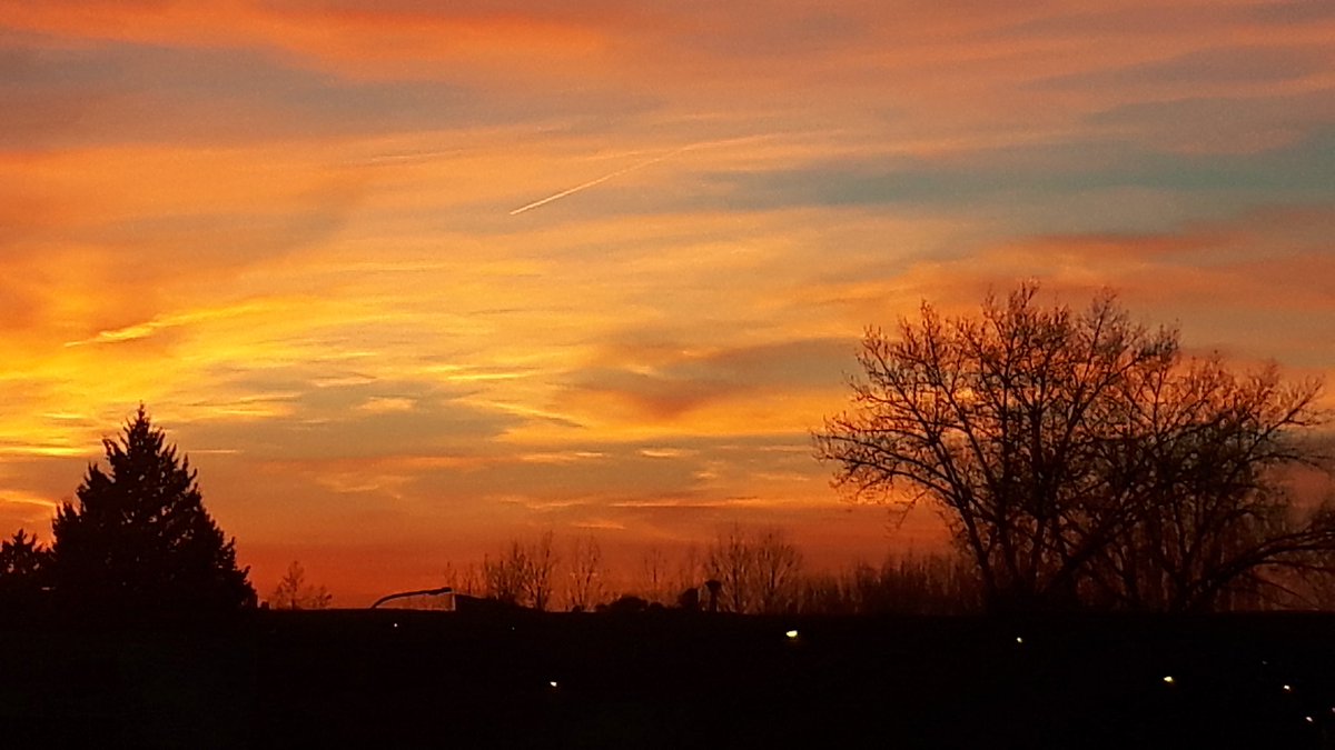 hotel_prado's tweet photo. !Ojo las puestas de sol que nos empieza a brindar el cielo! Desde #hotelelprado #carrascosadelcampo #atardeceresencuenca https://t.co/qNuNh6DmKE