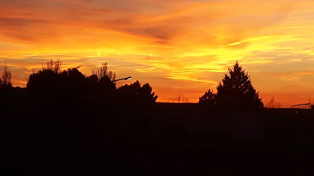 hotel_prado's tweet photo. !Ojo las puestas de sol que nos empieza a brindar el cielo! Desde #hotelelprado #carrascosadelcampo #atardeceresencuenca https://t.co/qNuNh6DmKE