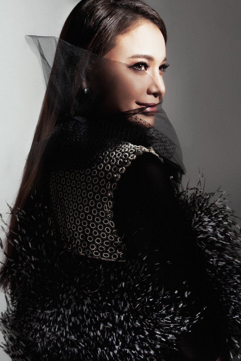 AsiaPop40's tweet photo. This week on AP40 @domjlau interviews @mynameisrossa your #AP40vote Queen of Indonesian Pop๐ ๐ฎ๐ฉ๐ค๐ถ #Rossa ๐ https://t.co/6d2mre0nz5 ๐ป๐ถ https://t.co/iJrqVsnAG1