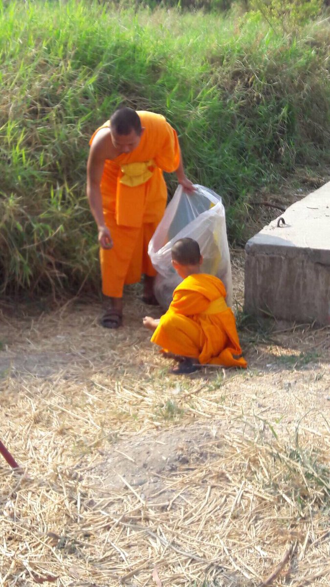072cat's tweet photo. 23วันที่วัดพระธรรมกายถูกกองกำลังนับพันปิดล้อม 
สามเณรน้อยๆที่ใช้ชีวิตที่วัดพระธรรมกาย ท่านทำอะไรกันบ้าง
เชิญรับฟัง

https://t.co/OL9gDDyVEa https://t.co/1ISlWKi1tM