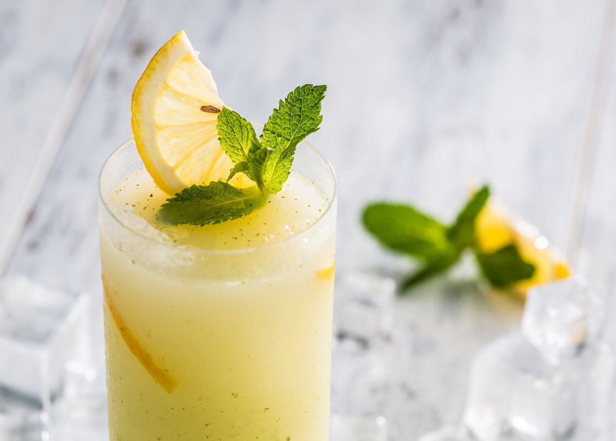 SaladBox_UK's tweet photo. It's sunny, it's warm, spring has definitely sprung here in Kingston - time for a glass of our refreshing Mint Lemonade! #londonislovinit https://t.co/lM4vRNP2bs