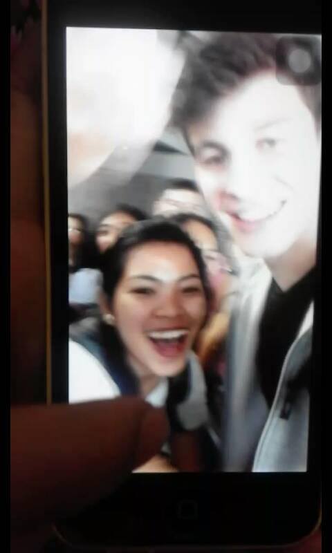 annembarcia's tweet photo. 3.15.17 There's such no perfect thing than meeting @ShawnMendes Welcome to Philippines, mahal kita :) #WelcomeToMNLShawn https://t.co/VgTthAhzA6