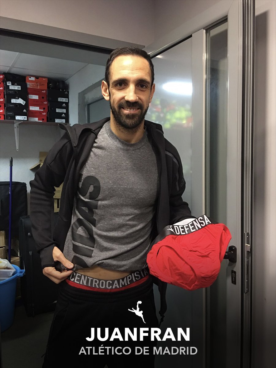 Underfield's tweet photo. 🔴⚪️🔴 Ilusionados con el partido de hoy de @Juanfrantorres y el @Atleti en busca de los 1/4 de @LigadeCampeones. ⚽️ #UCL con #MisUnderfield https://t.co/RTSDfJxKMx