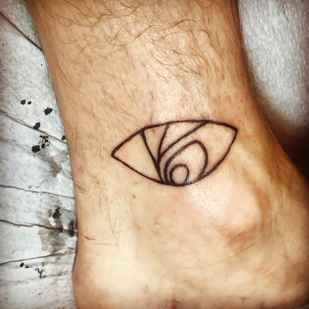 JornalOGlobo's tweet photo. Neil Patrick Harris comemora renovação de 'Desventuras em série' com tatuagem. https://t.co/Zw2MKT1s5k #BlogTattoo https://t.co/fNeSY5wkt6