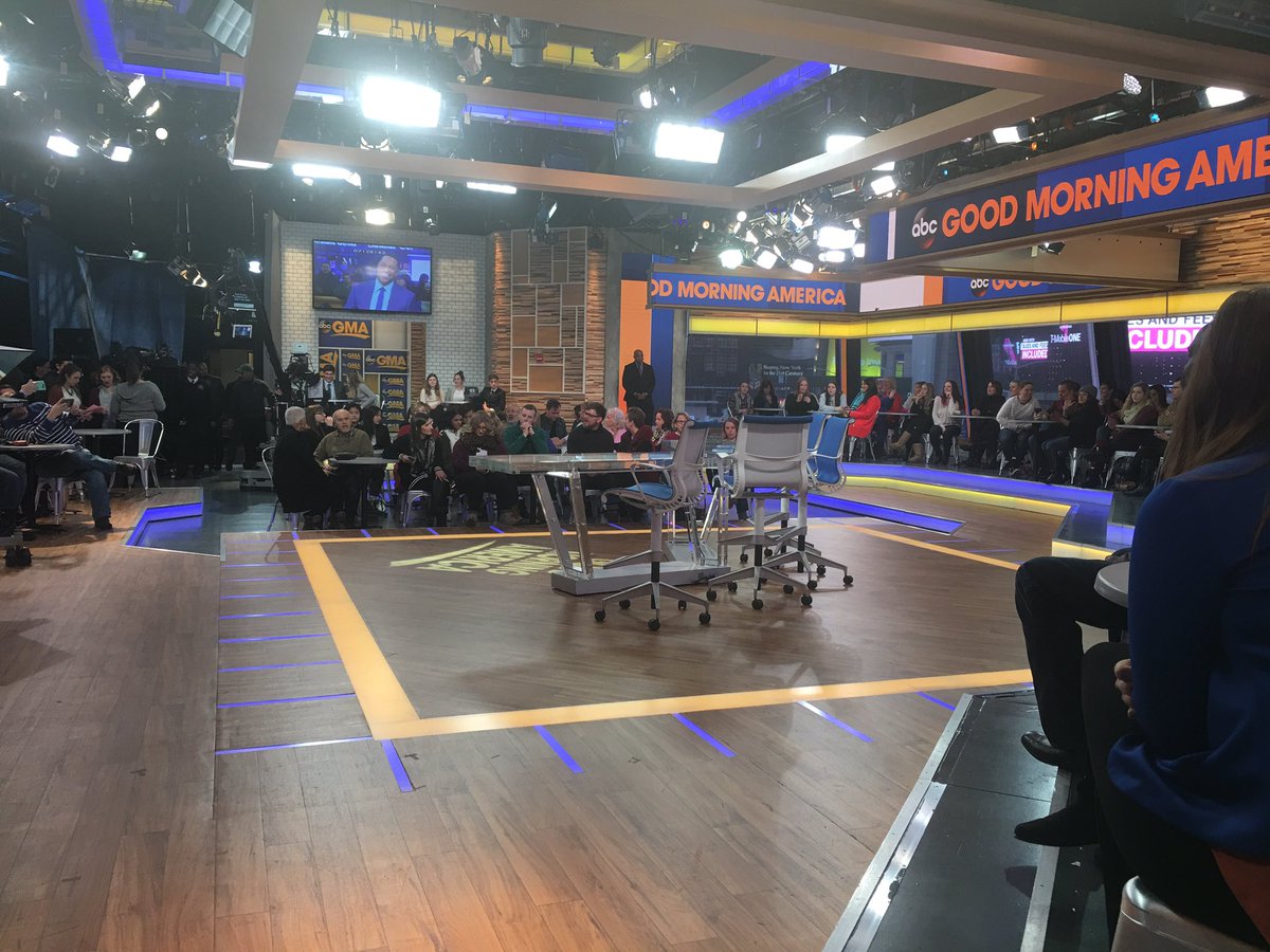 AndrewSimmons1's tweet photo. In the audience at GMA this morning! @GMA #gmacafe https://t.co/FCVn30nwwB
